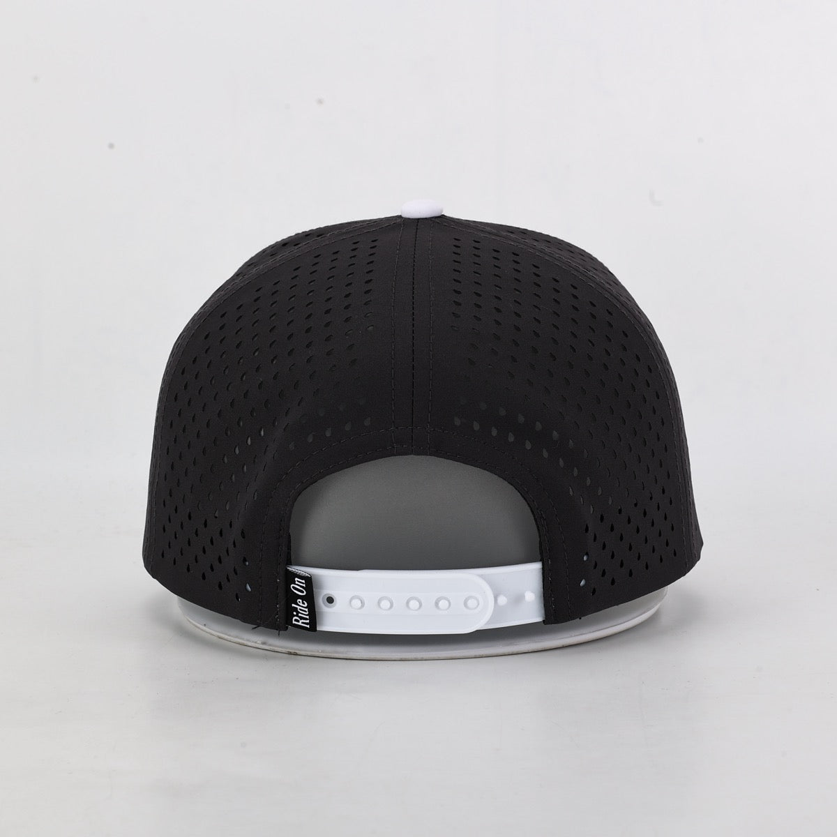 Black cap with a white label on a light gray background