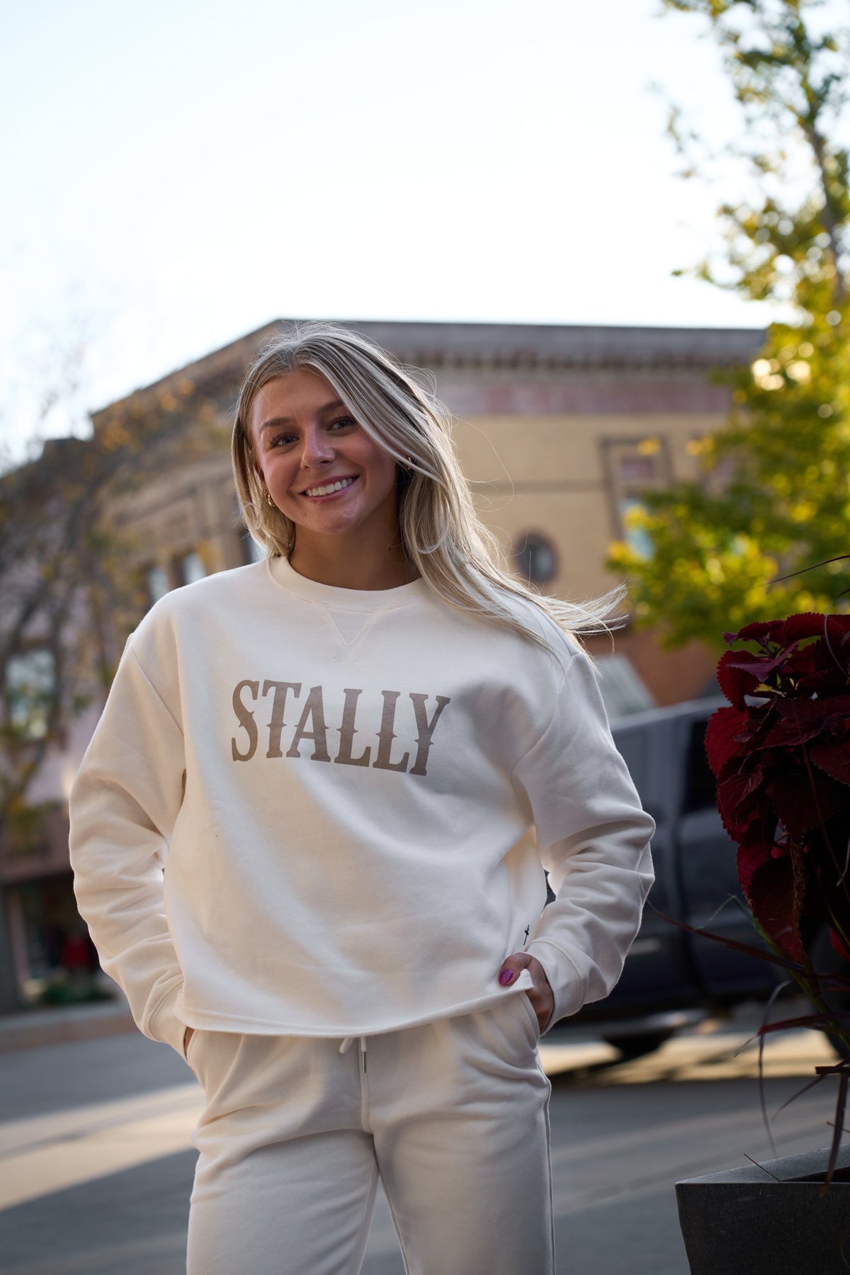 STALLY Range Womens Boxy Crew and Range Womens Jogger in Chalk White