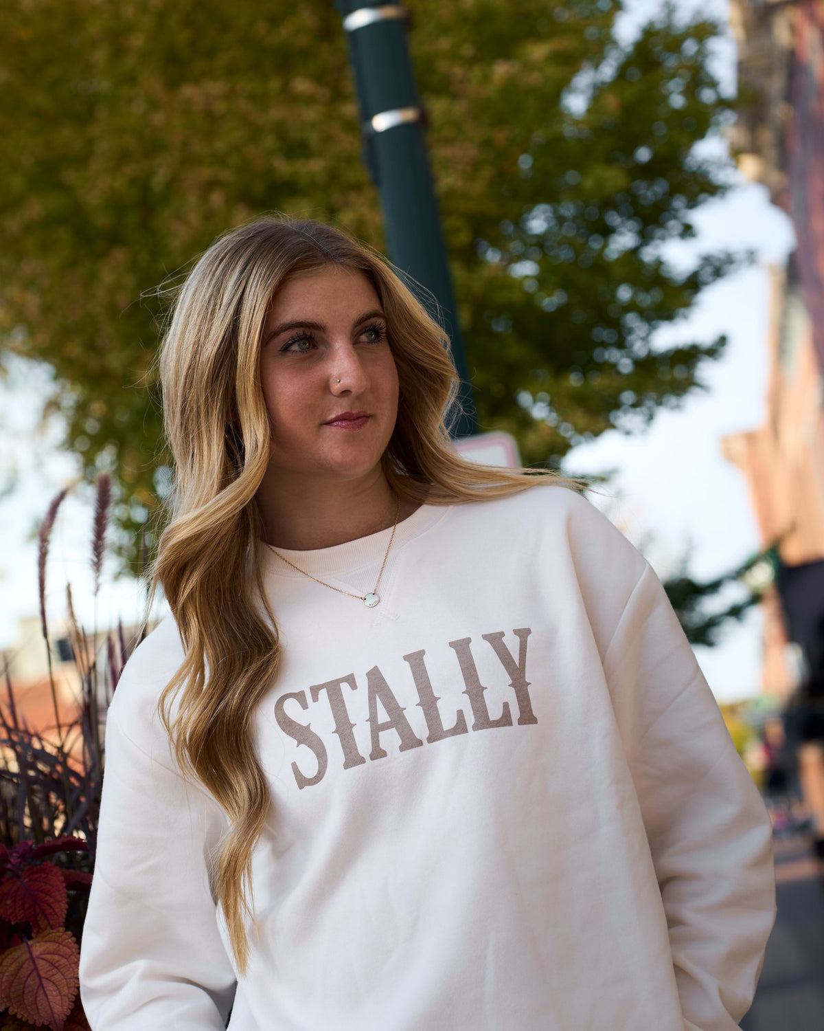 STALLY Range Womens Boxy Crew and Range Womens Jogger in Chalk White
